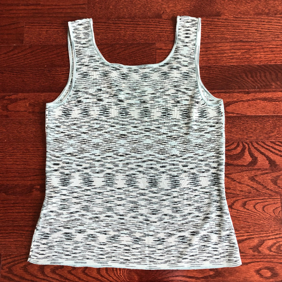 JH COLLECTIBLES - WOMEN’S TOP - Picture 4 of 4